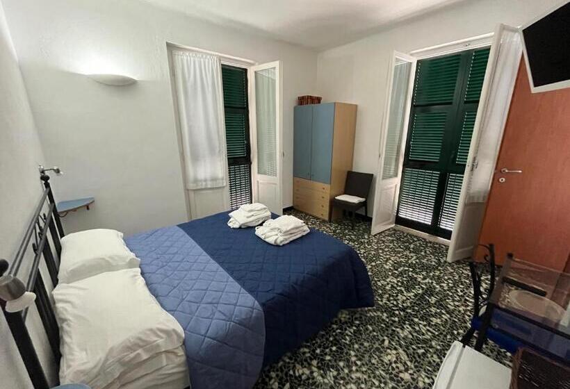 بنسيون Yolo Rooms
