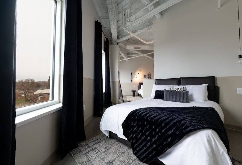 Отель Arch And Cable