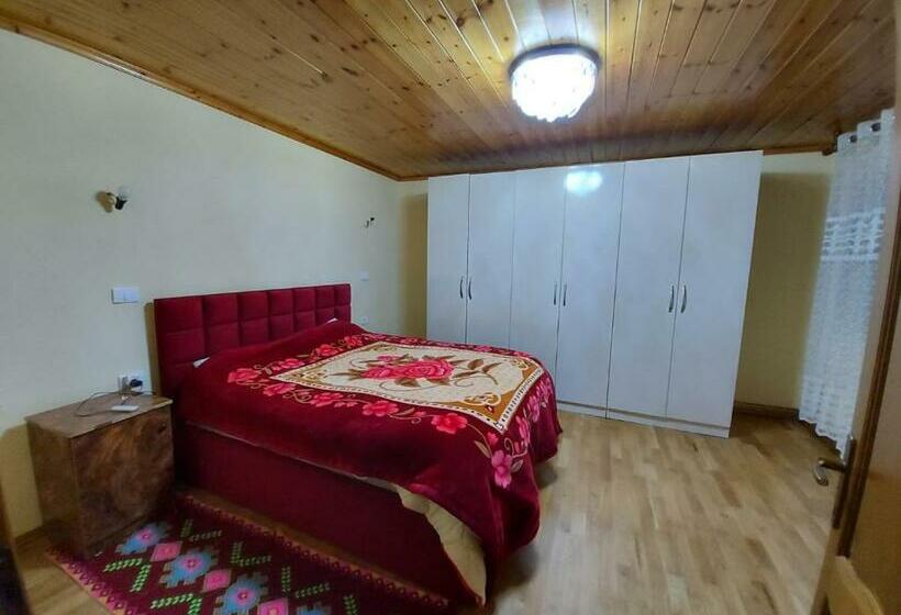 پانسیون Guest House Trojani