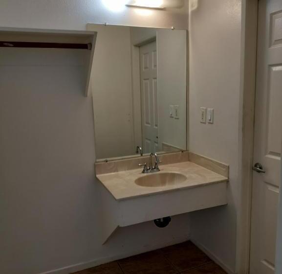 Crown Inn & Suites