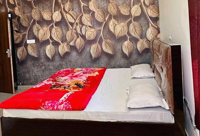 호텔 Oyo 81207 Elginn Blu  And Restaurant