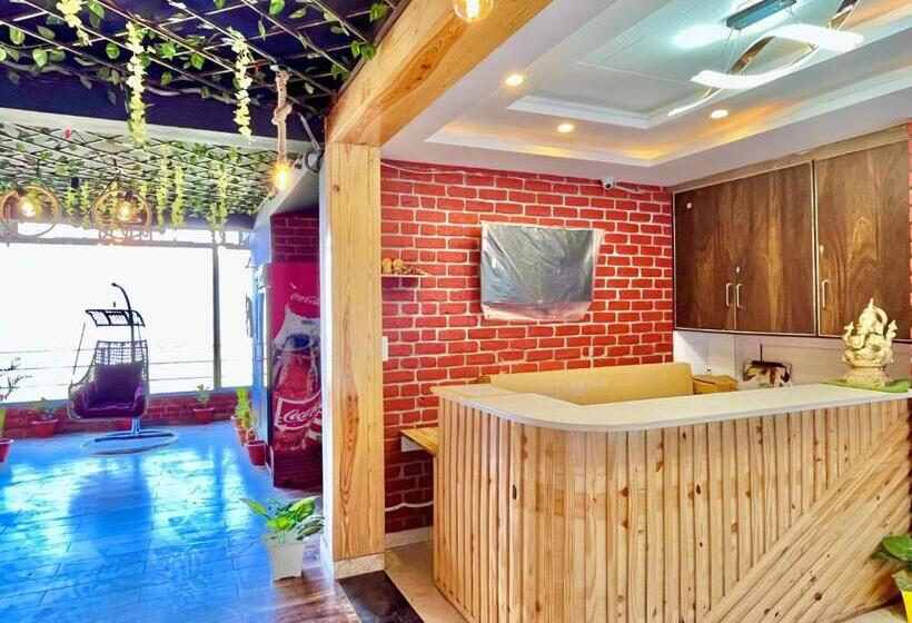 Отель Pinerock & Cafe, Mussoorie   Mountain View Luxury Rooms With Open Rooftop Cafe