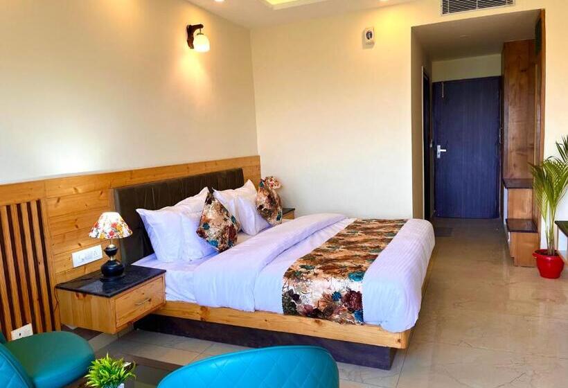 Отель Pinerock & Cafe, Mussoorie   Mountain View Luxury Rooms With Open Rooftop Cafe