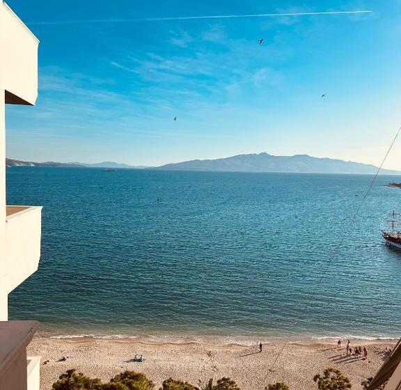 Monte Cristo Hotel With Rooftop Pool