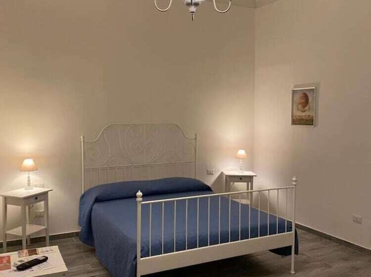بنسيون Room In Bb   Palazzo Daquino   Large Double Room