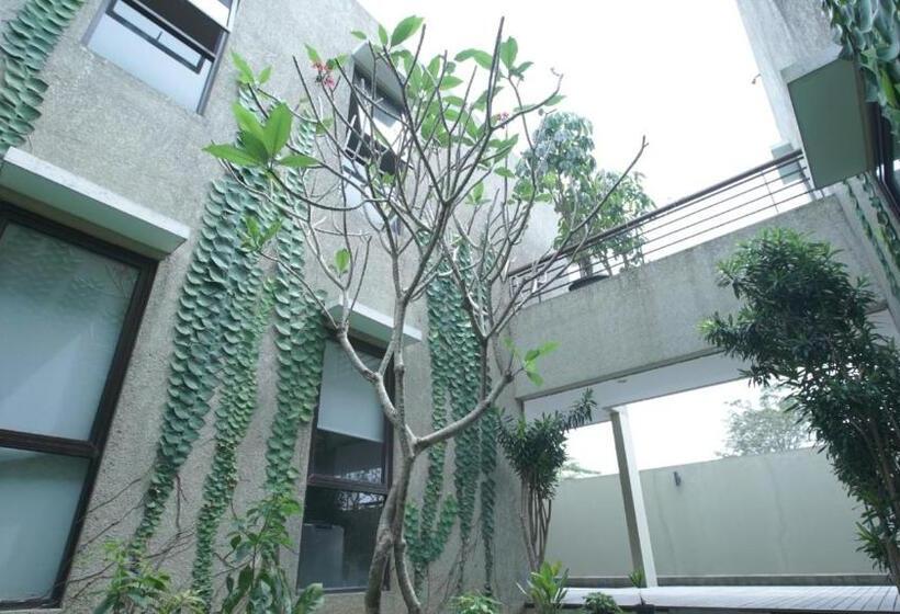 پانسیون The Heritage Karawaci