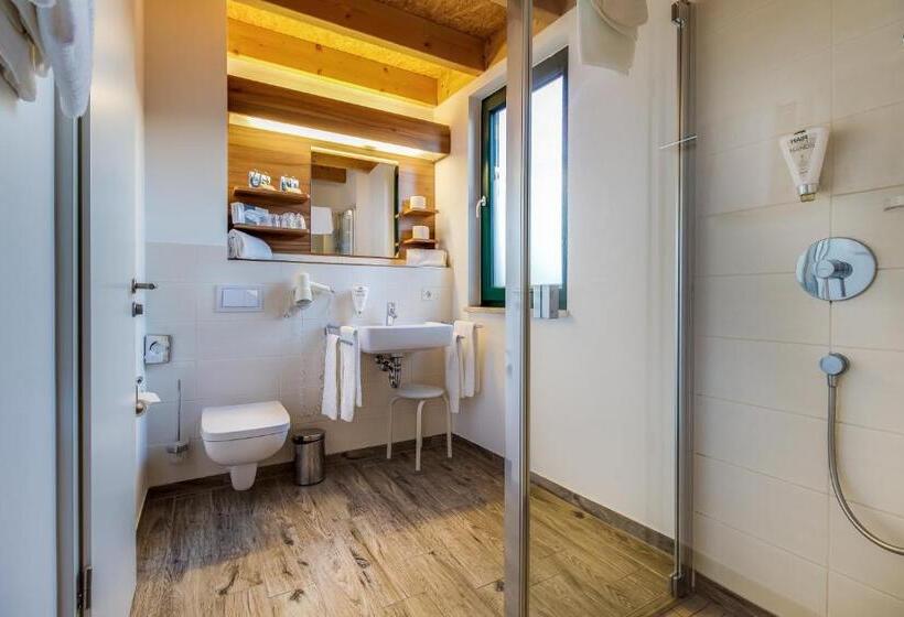 ホテル Lagovida Das Ferienresort Am Störmthaler See