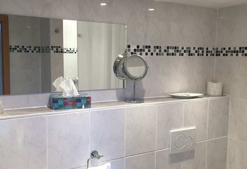 هتل Pension Im Wirtshaus Himberg