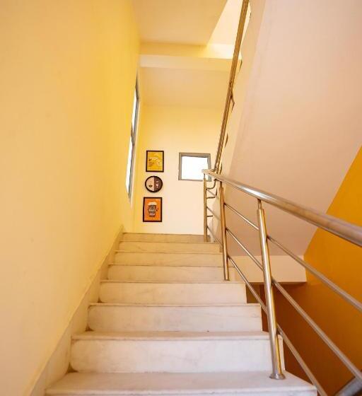 هتل Yellow Bells Signature Hitec City