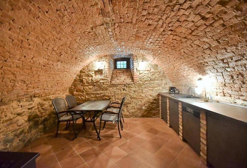 Zámek Castle Račice   Předzámčí Forecastle