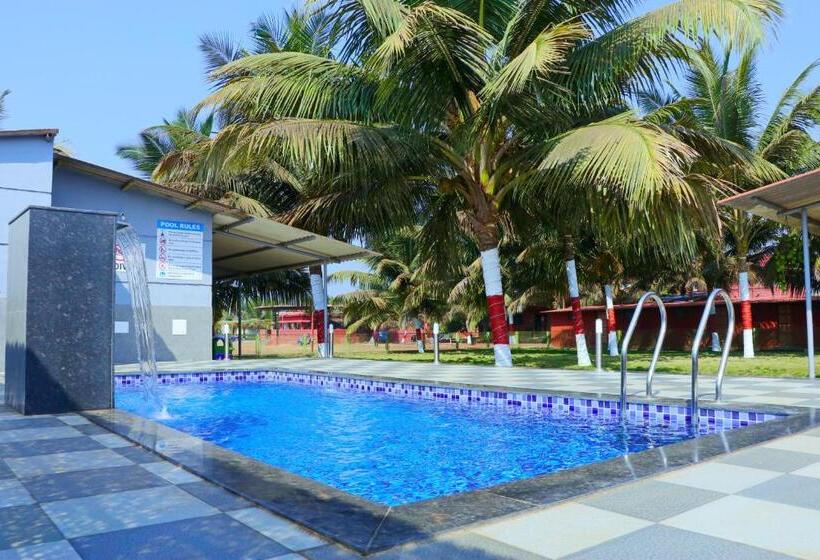 فندق Beach Village Resort