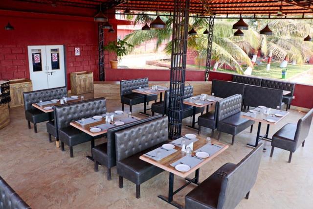 فندق Beach Village Resort