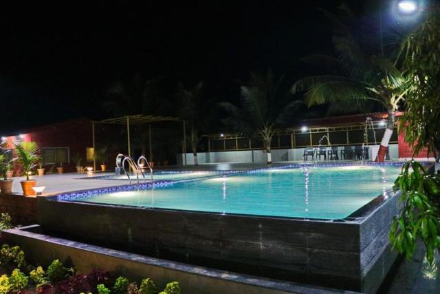 فندق Beach Village Resort