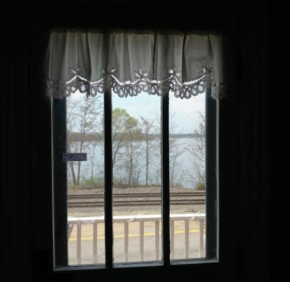 호스텔 The Burlington Hotel & Bar   Alma Wi