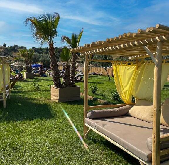 בית מלון כפרי V Beach