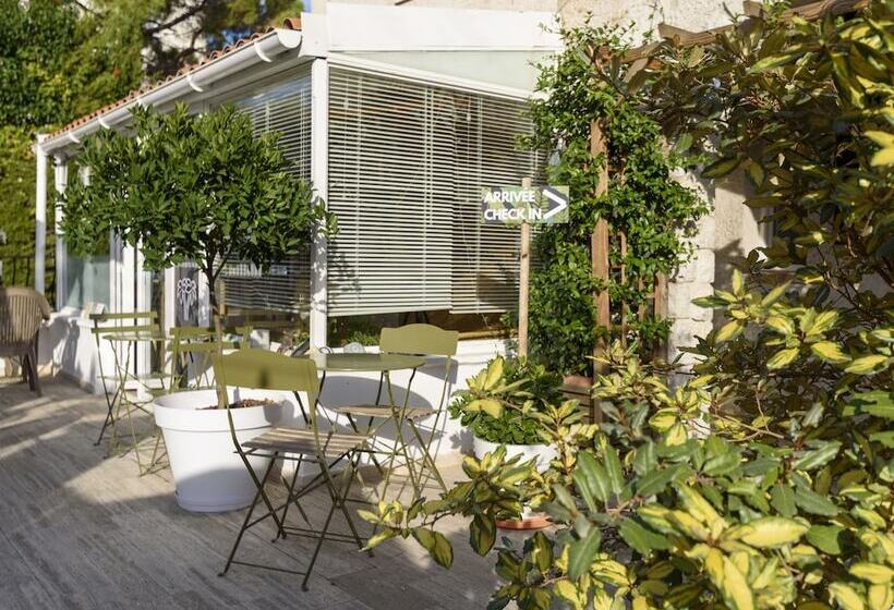 هتل Hôtel & Studios Astor