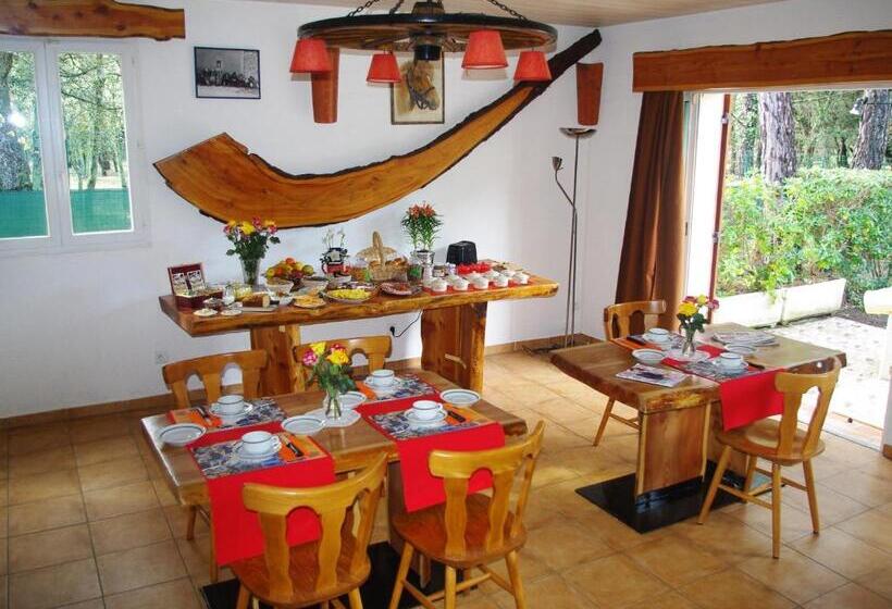 ホテル Les Chambres D Hotes Au Bois Fleuri