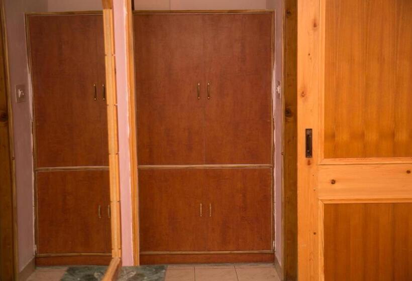 هتل Satkar Residency