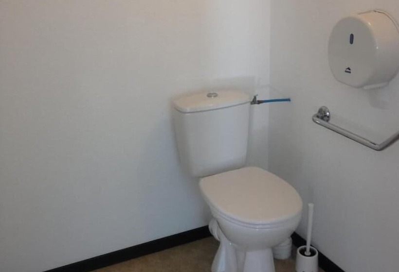 בית מלון כפרי So'Lodge Niort A83