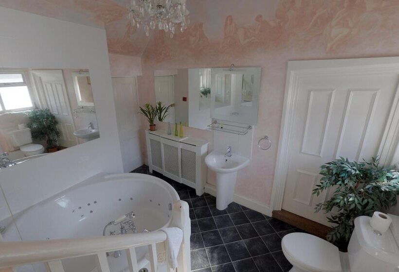 ホテル The Old Court