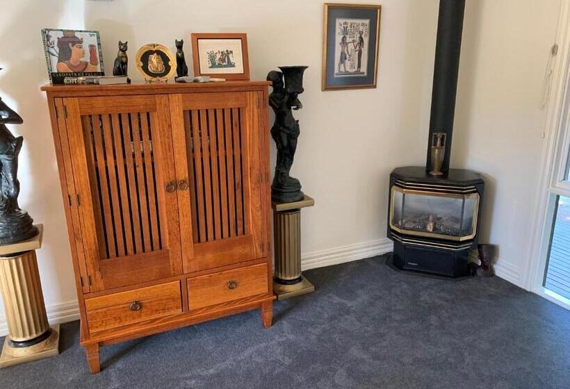 Weeroona Bed And Breakfast