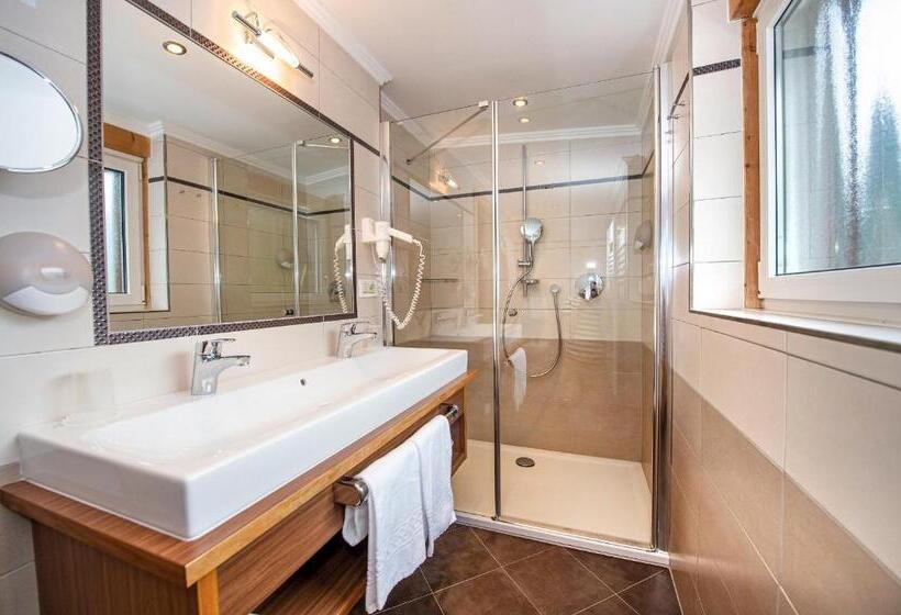 هتل Astor Suites B&b