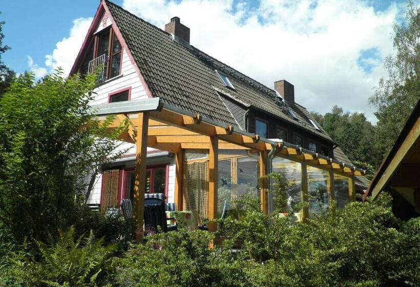 هتل Frauenpension Arleta   Women Only