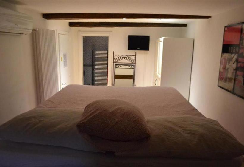 هتل B&b And Home La Piazzetta Della Pioggia