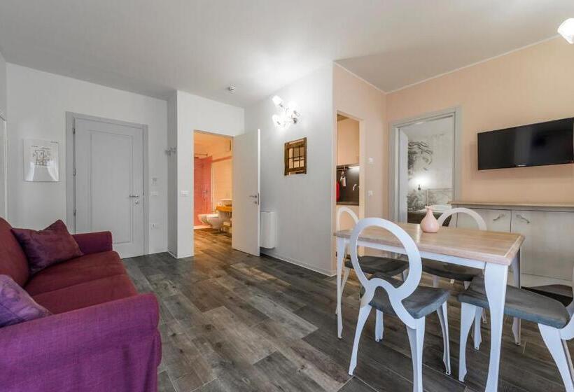 هتل Villa Italia Luxury Suites And Apartments