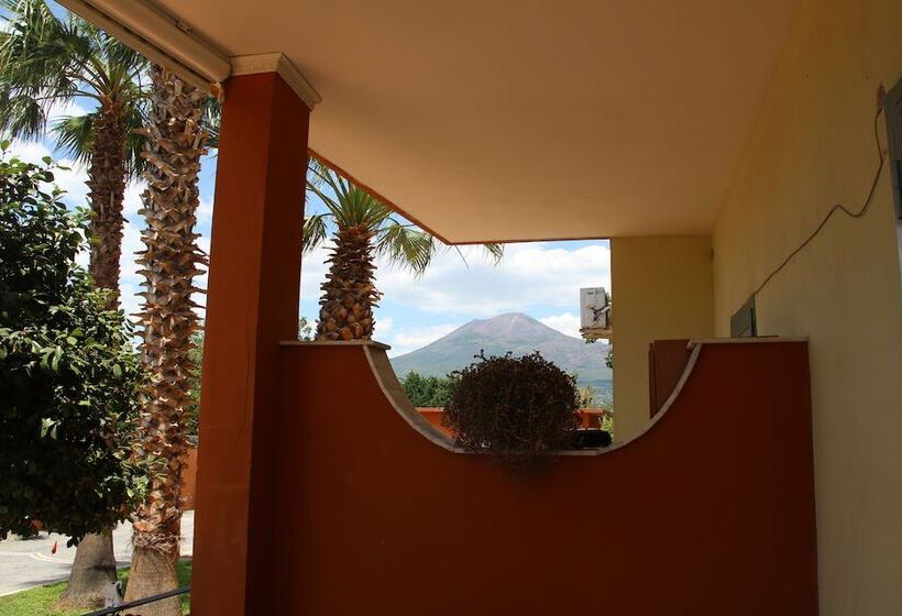 هتل Villa Julia