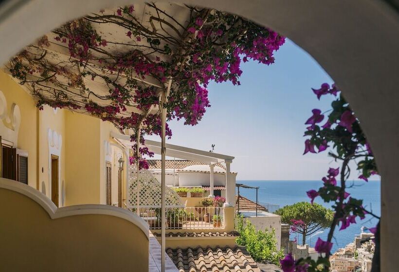 هتل Villa Mary Suites