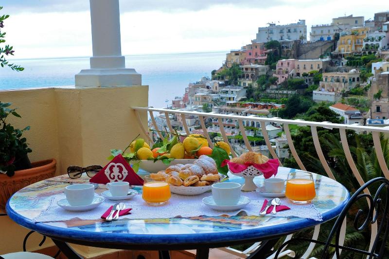 هتل Villa Mary Suites