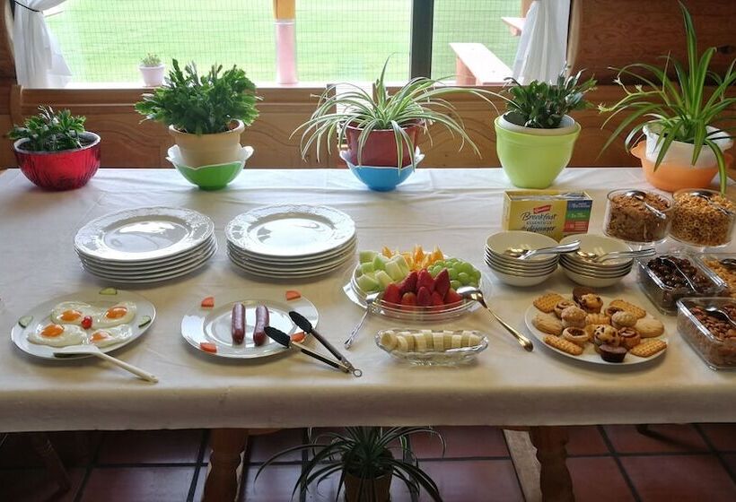 בית מלון כפרי Cariboo Log Guest House