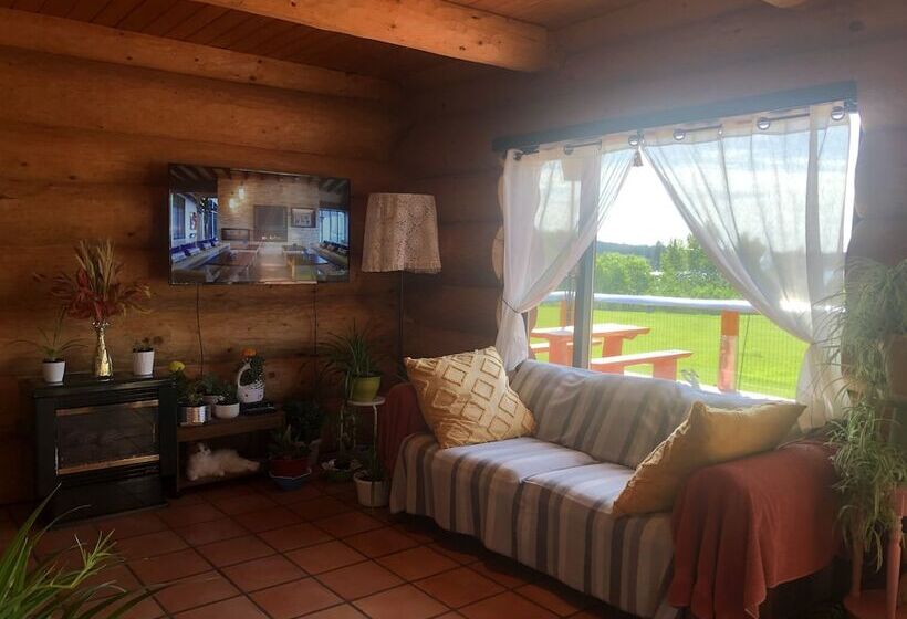 בית מלון כפרי Cariboo Log Guest House