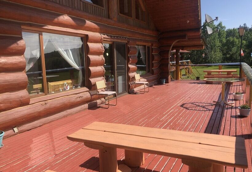 בית מלון כפרי Cariboo Log Guest House