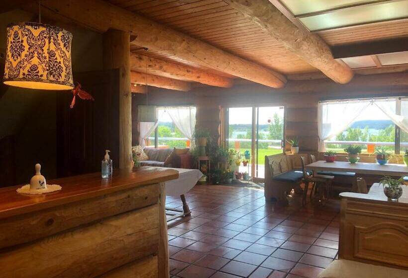 בית מלון כפרי Cariboo Log Guest House