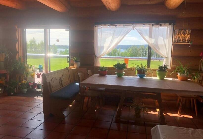 בית מלון כפרי Cariboo Log Guest House