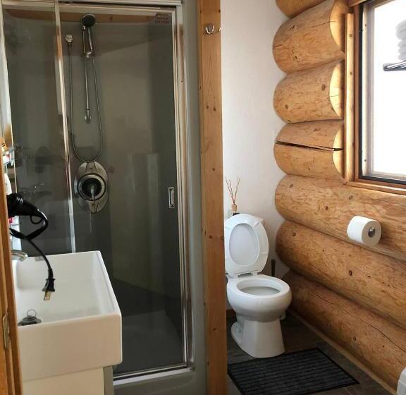 בית מלון כפרי Cariboo Log Guest House