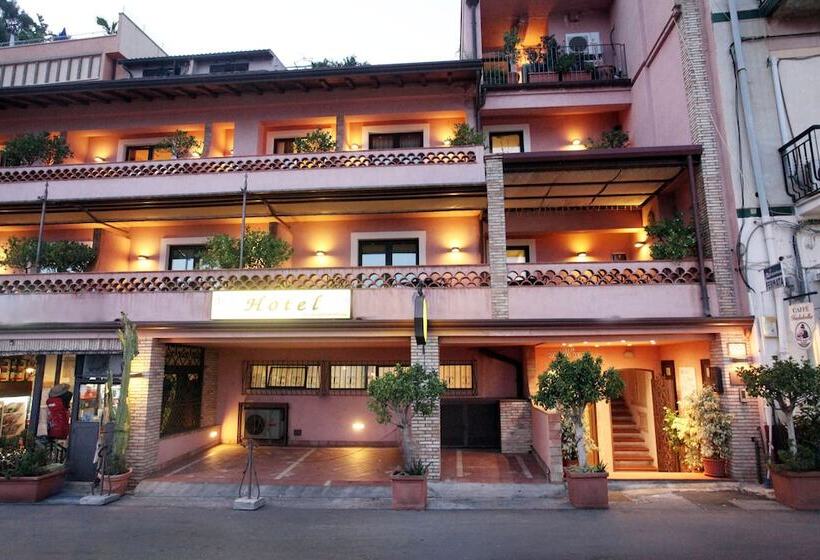 هتل Mendolia Beach