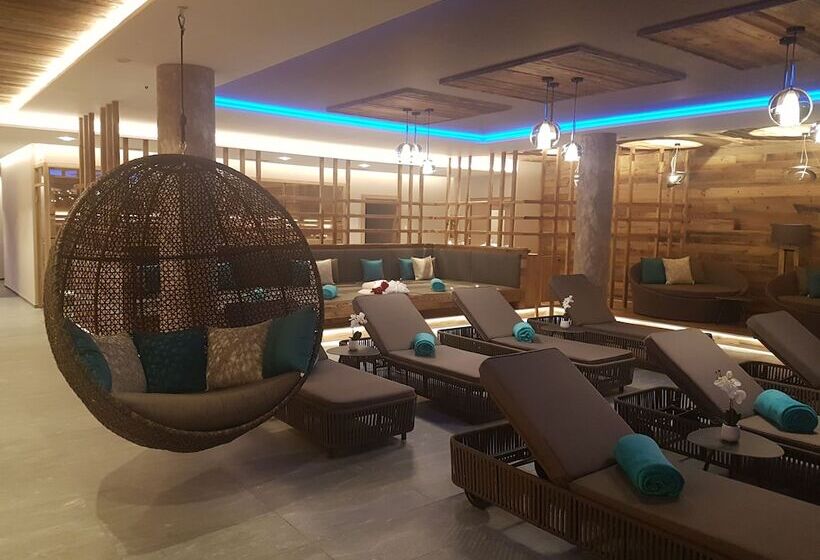 Отель Molaris Lodge
