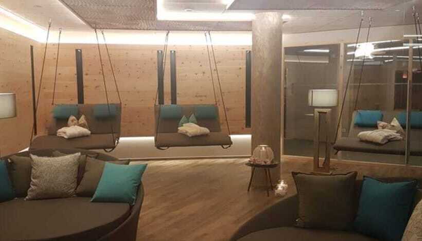 Отель Molaris Lodge