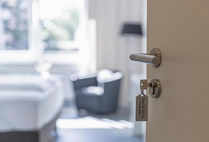 Beach Hotel California