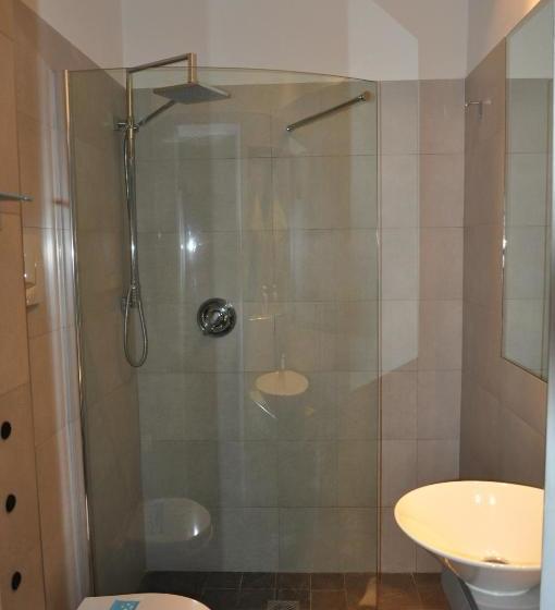 هتل Sembenini Palace