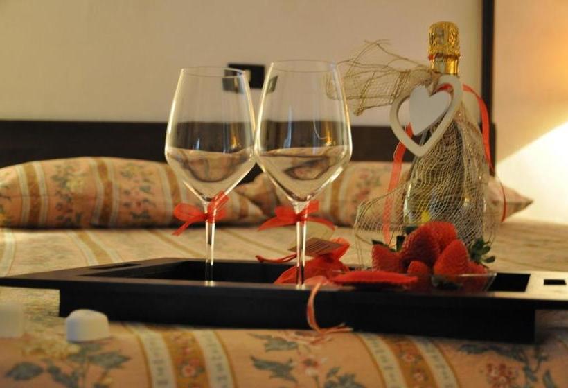 هتل Sembenini Palace