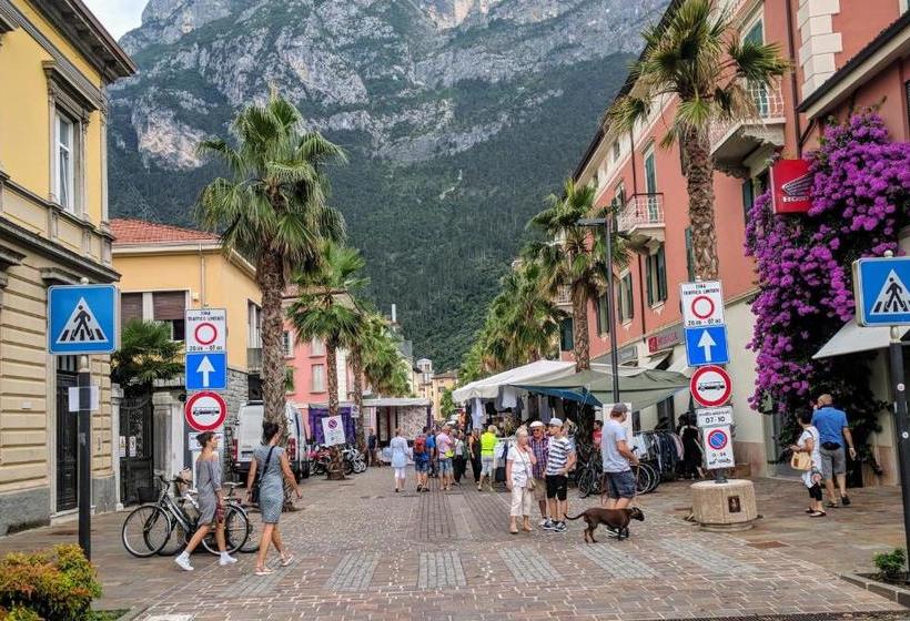 هتل Sembenini Palace