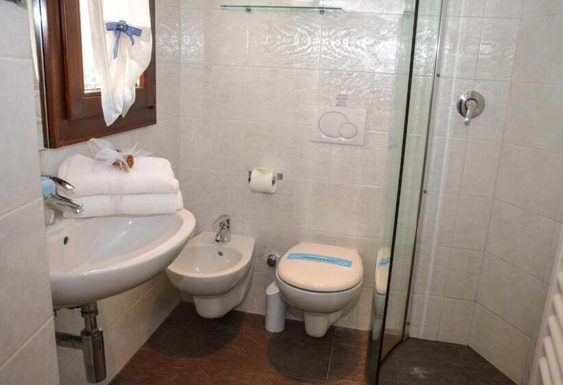 هتل Sembenini Palace