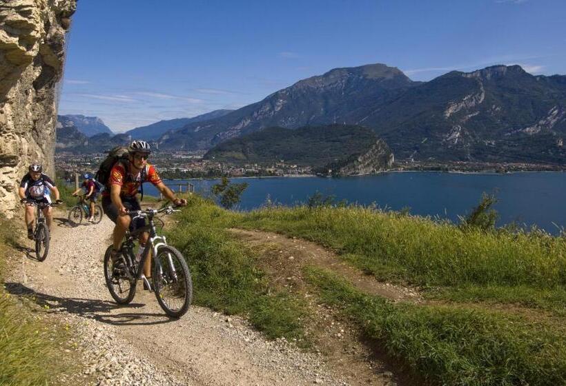 هتل Sembenini Palace