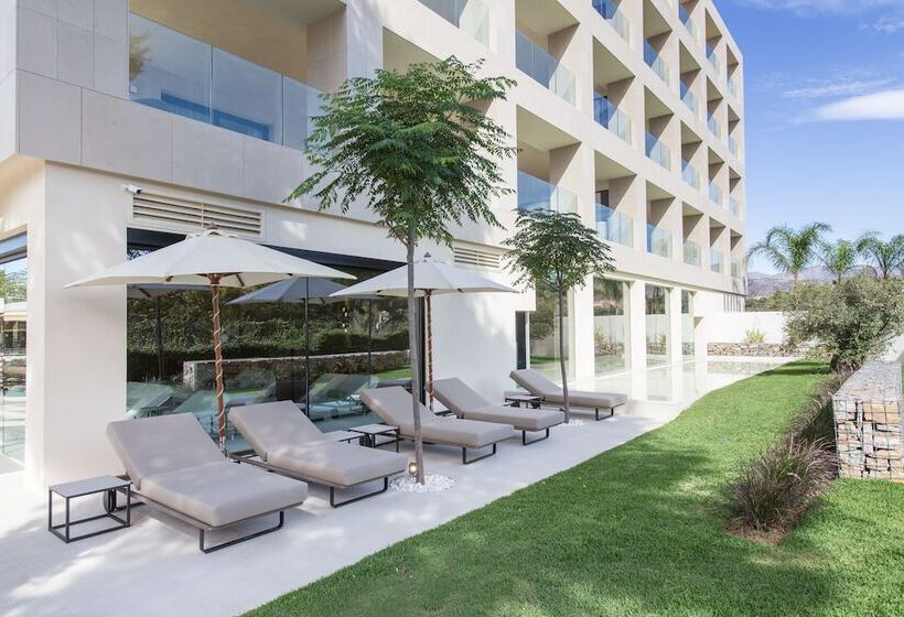 هتل The Oasis By Don Carlos Resort