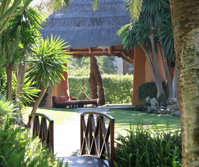هتل The Oasis By Don Carlos Resort