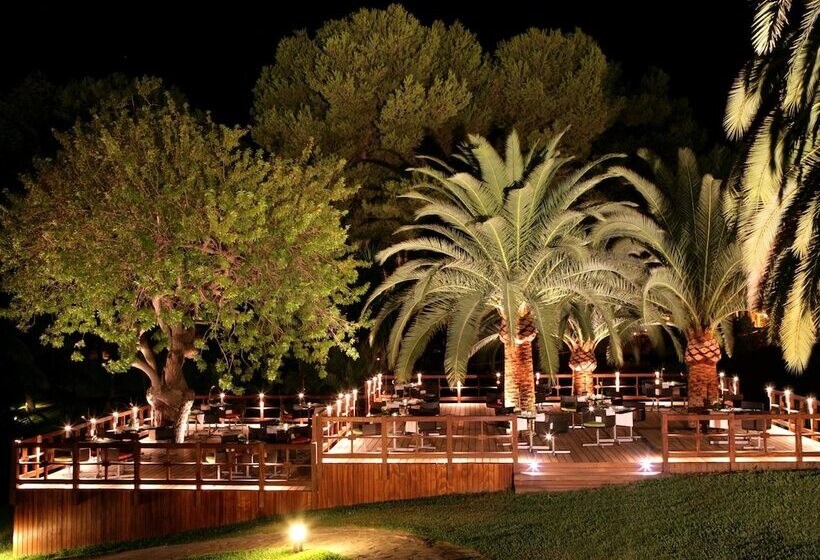 هتل The Oasis By Don Carlos Resort